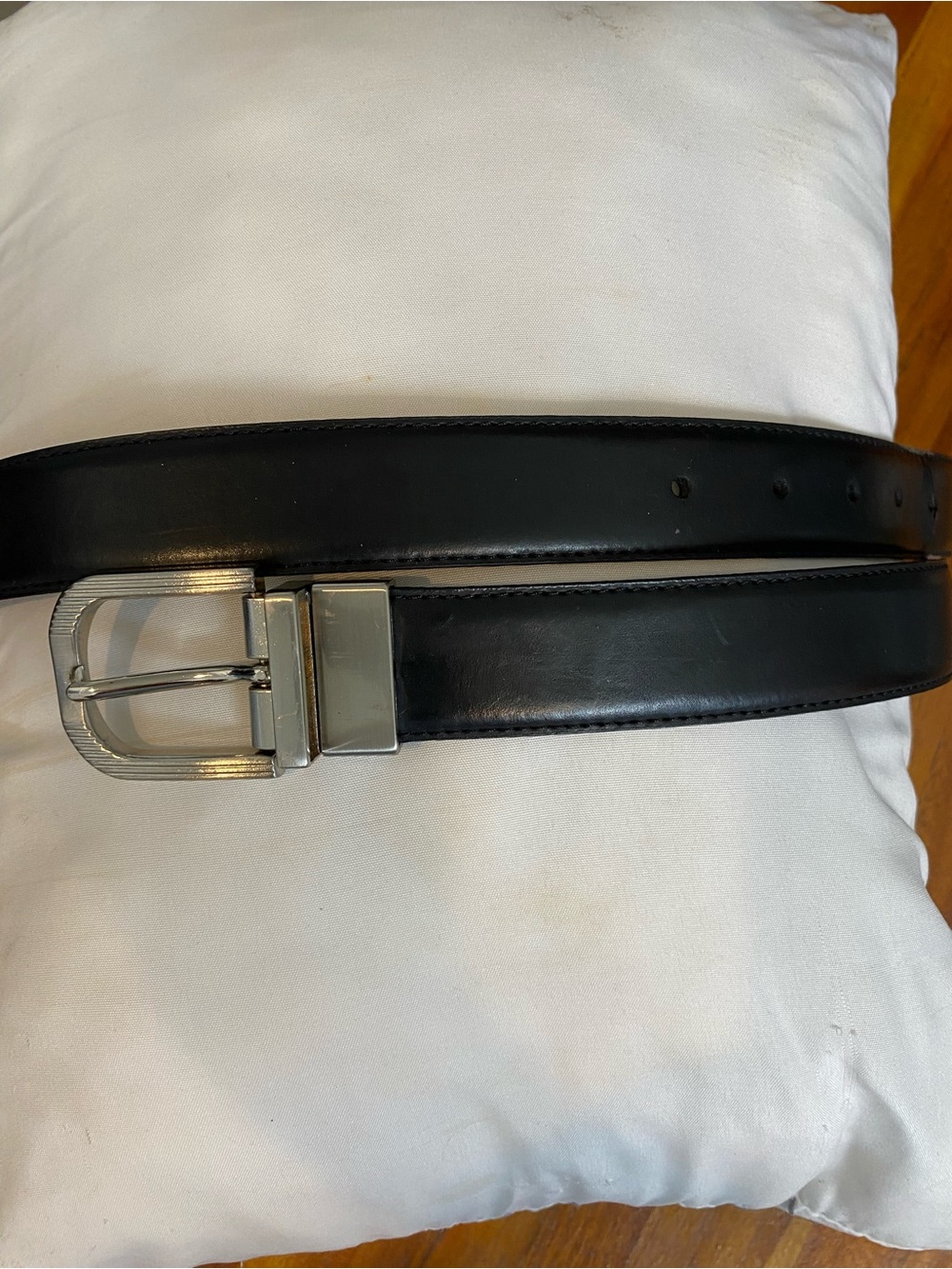 Classic Black Leather Belt Men's size 32 with Silver tone Buckle 11ST0101